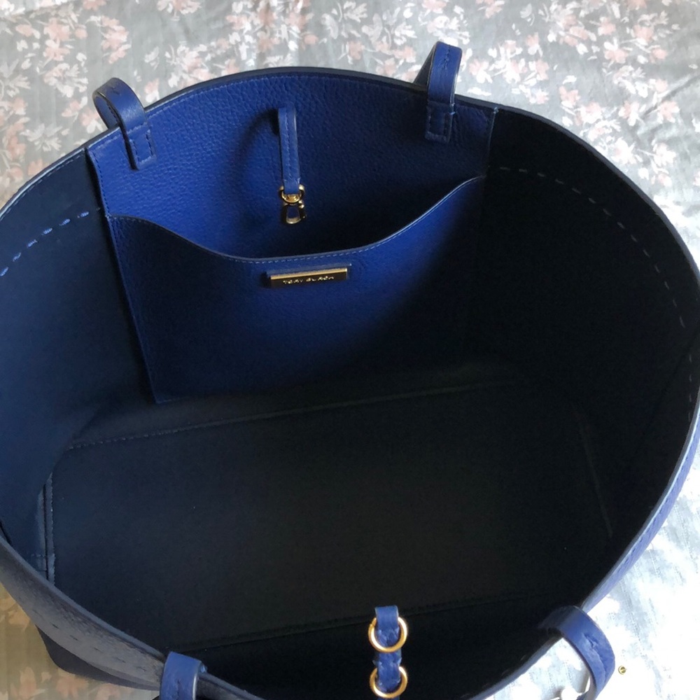 Tory Burch tote, Some wear and tear on bottom corners - Picture 2 of 5